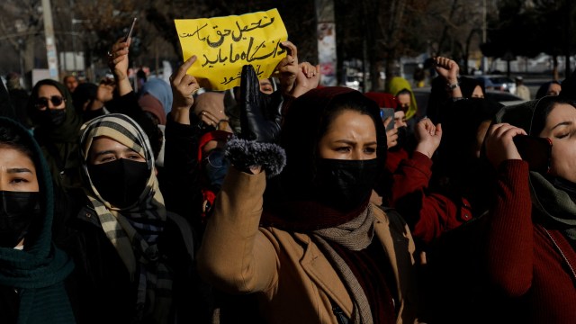 Article thumbnail: Afghan women chant slogans in protest against the closure of universities to women by the Taliban in Kabul, Afghanistan, December 22, 2022. REUTERS/Stringer NO RESALES. NO ARCHIVES