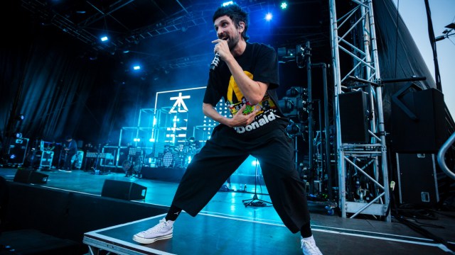 Article thumbnail: LEEDS, ENGLAND - JULY 07: Sergio Pizzorno of Kasabian performs at Millennium Square on July 07, 2023 in Leeds, England. (Photo by Andrew Benge/Redferns)