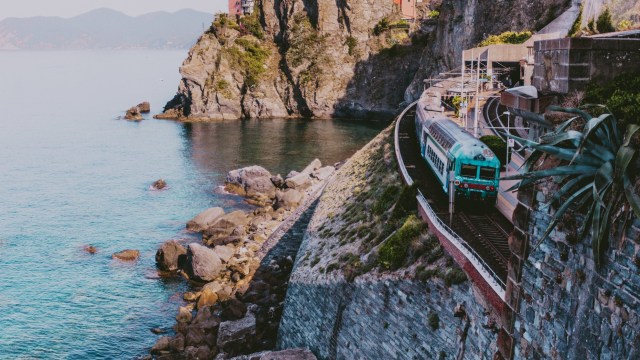 Article thumbnail: train in coastline in Manarola,Cinque Terre,Italy