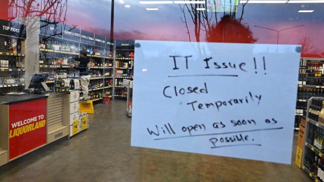 Article thumbnail: A sign notifies customers of a temporary closure due to IT issues at a Liquorland store in Canberra, Australia, July 19, 2024. AAP Image/Lukas Coch via REUTERS ATTENTION EDITORS - THIS IMAGE WAS PROVIDED BY A THIRD PARTY. NO RESALES. NO ARCHIVE. NEW ZEALAND OUT. AUSTRALIA OUT. NO COMMERCIAL OR EDITORIAL SALES IN NEW ZEALAND AND AUSTRALIA.