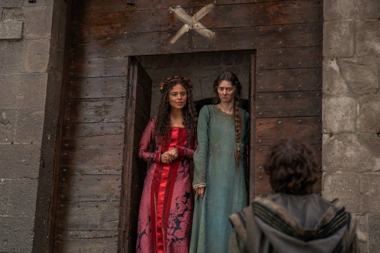 Decameron. (L to R) Tessica Plummer as Filomena and Tanya Reynolds as Licisca in Episode 101 of Decameron. Giulia Parmigiani/Netflix ?? 2024